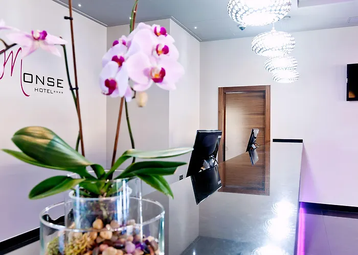 Hotel Dna Monse & Golf